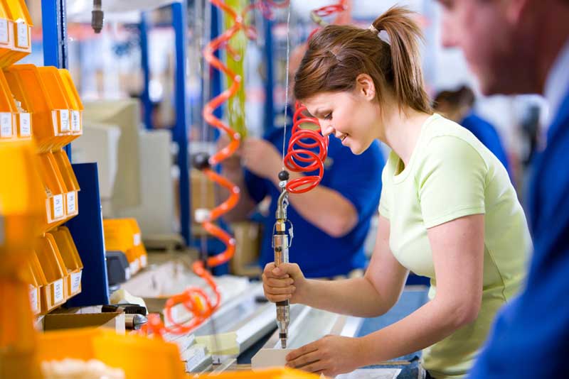 The Ultimate Guide to Becoming a Manufacturing Operator